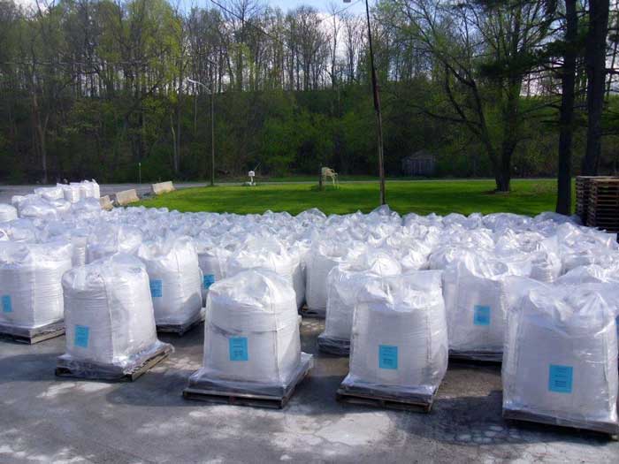 Super sacks lined up on palettes for delivery